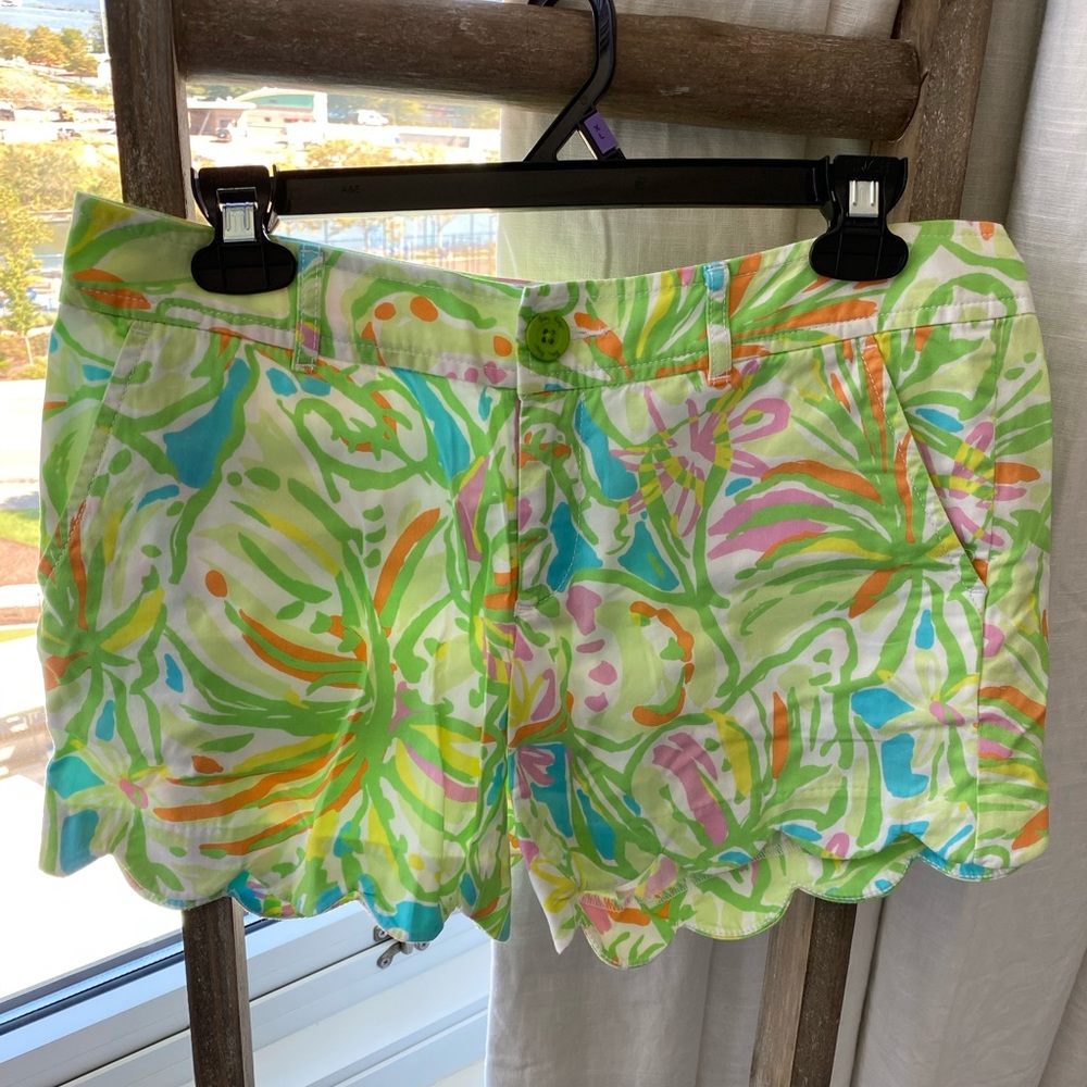 Lily Pulitzer Buttercup Scallop Short 🐘🌿